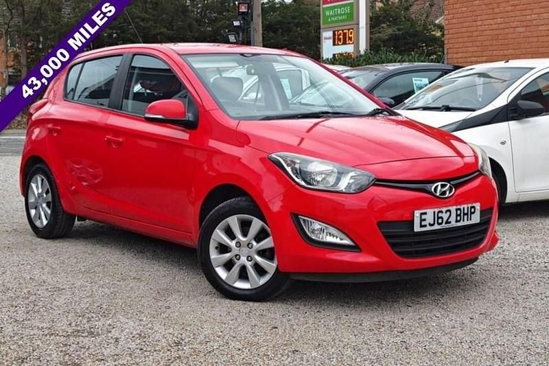 Used Hyundai i20 Active 85 HP (62 kW) 2012 Red Hatchback