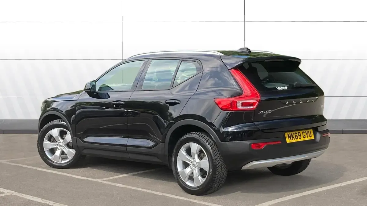 Used Volvo XC40 Momentum 163 HP (119 kW) 2019 Black SUV