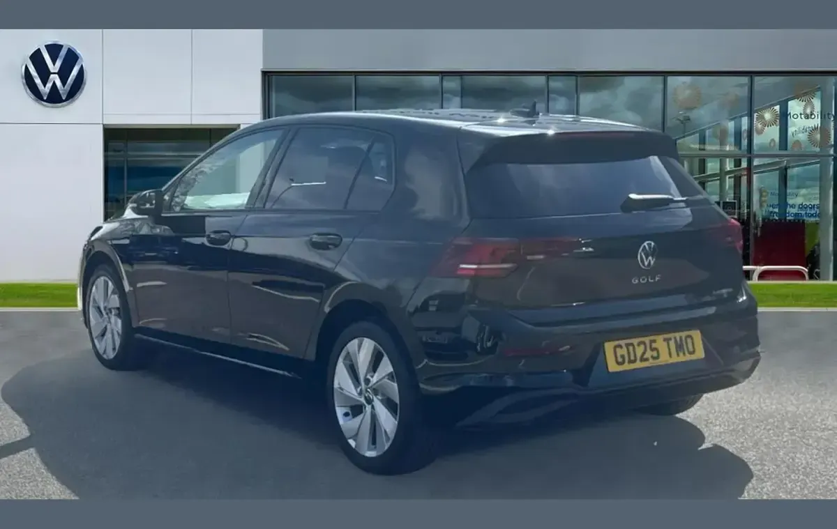 Używany VW Golf VIII Match 200 KM (147 kW) 2025 Czarny Hatchback