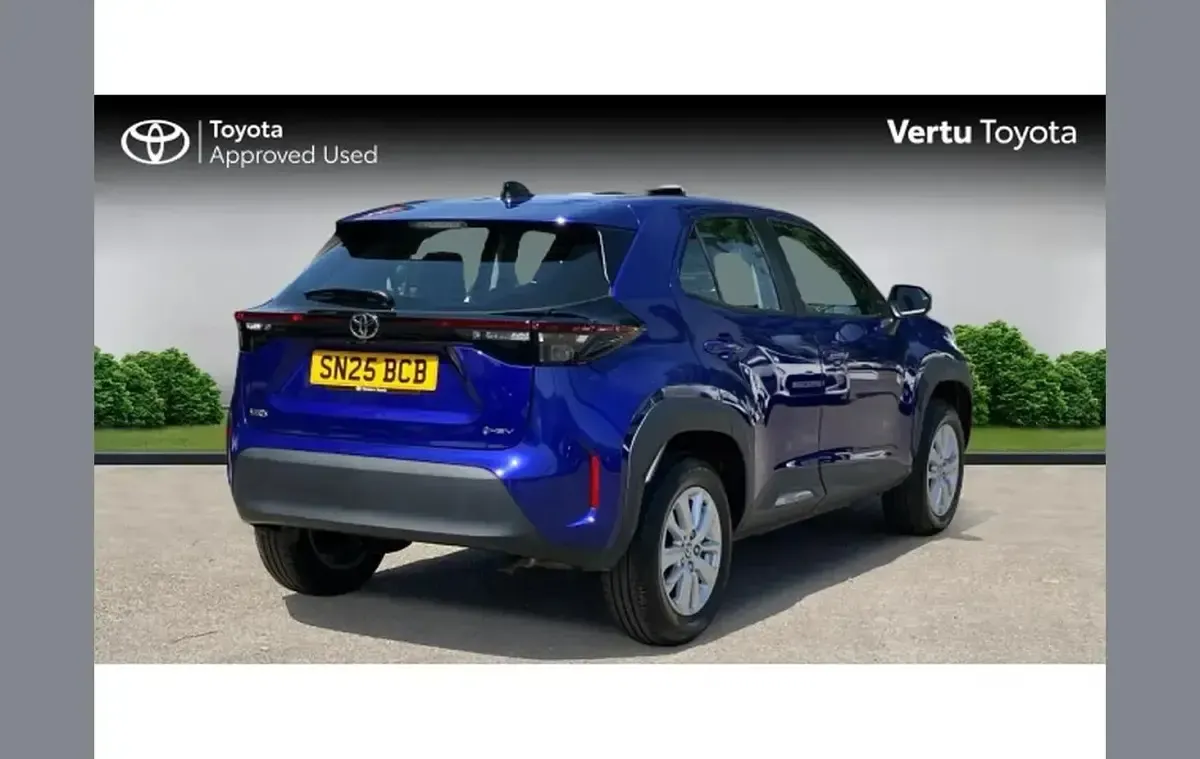 Used Toyota Yaris Cross 113 HP (83 kW) 2025 Blue SUV