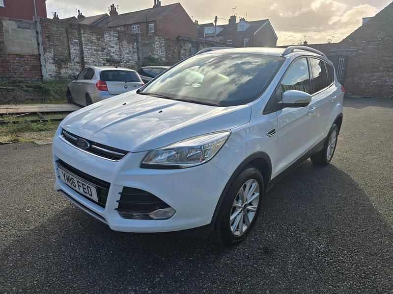Used Ford Kuga Titanium 150 HP (110 kW) 2016 White SUV