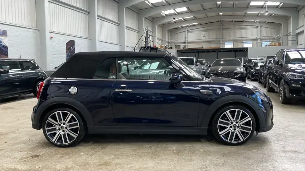Used Mini Cooper S Cabriolet Exclusive 176 HP (129 kW) 2023 Black Cabriolet