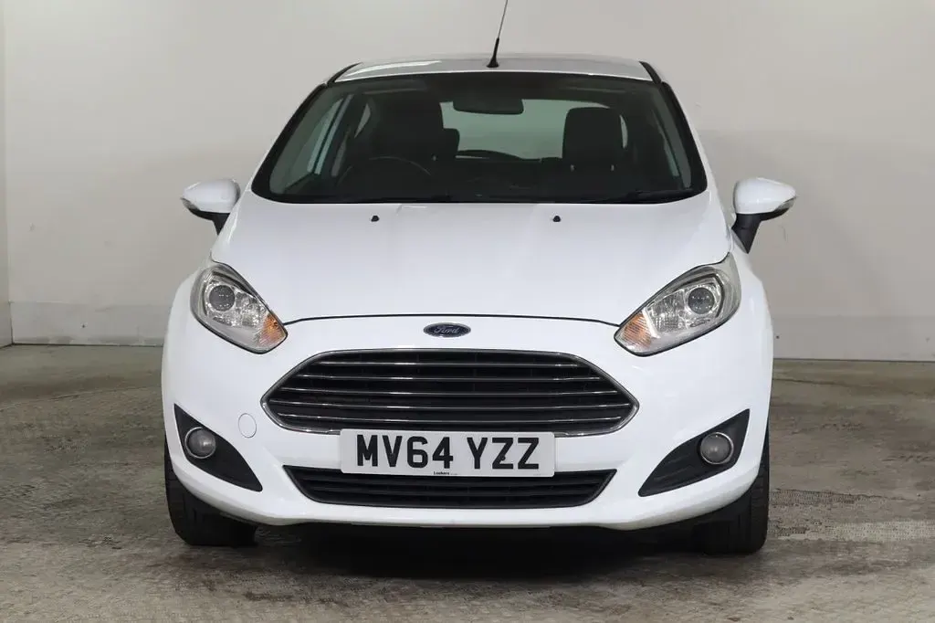 Used Ford Fiesta Zetec 82 HP (60 kW) 2014 White Hatchback