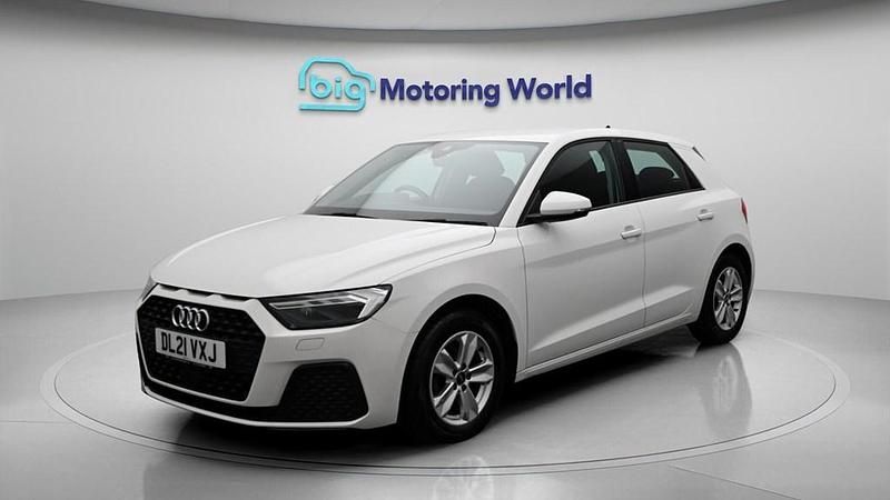 Used Audi A1 Sportback 95 HP (69 kW) 2021 White Hatchback
