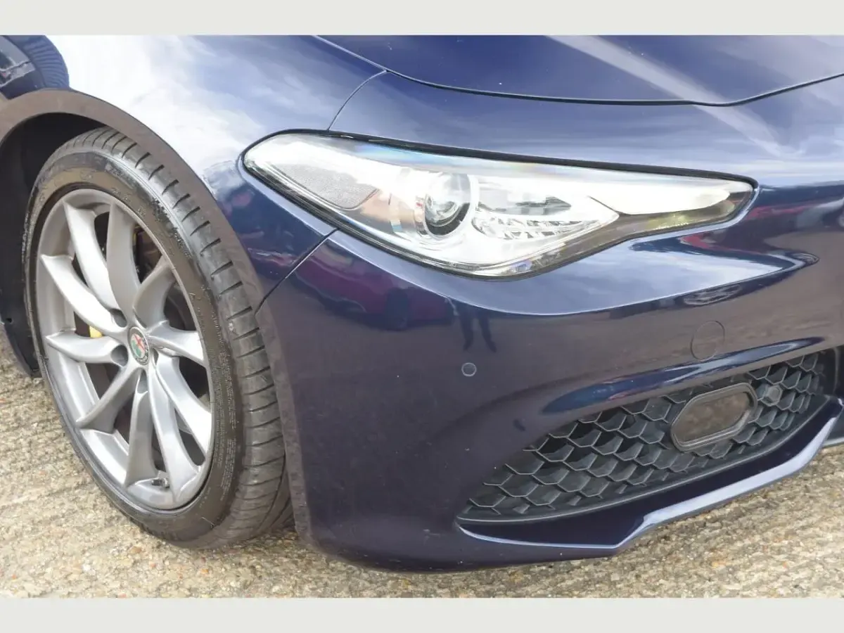 Used Alfa Romeo Giulia Veloce 276 HP (202 kW) 2017 Blue Sedan