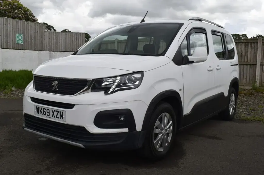 Used Peugeot Rifter Allure 130 HP (95 kW) 2019 White MPV
