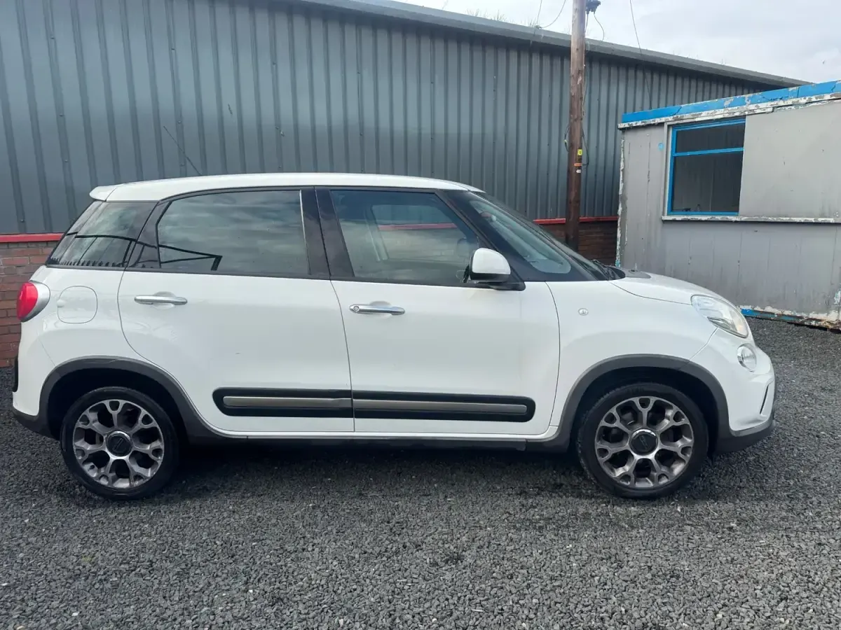 Gebraucht Fiat 500L Trekking 85 PS (62 kW) 2013 Weiß Van / Kleinbus