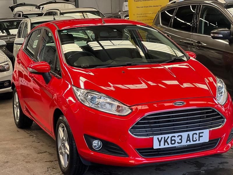 Used Ford Fiesta Zetec 125 HP (91 kW) 2013 Red Hatchback