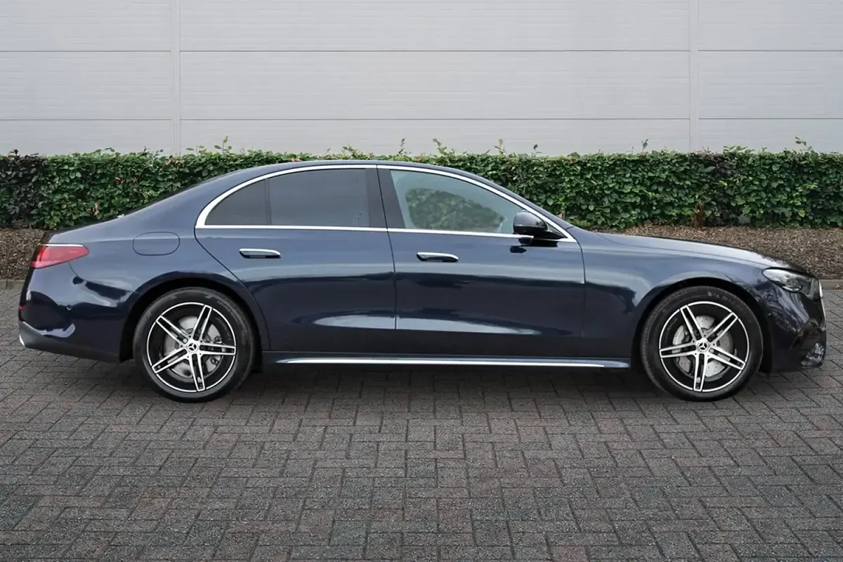 Used Mercedes E300 AMG Line Premium 313 HP (230 kW) 2024 Blue Sedan