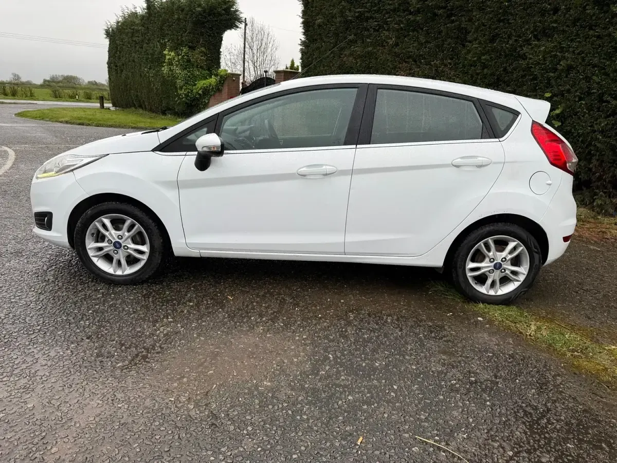 Used Ford Fiesta Zetec 2017 White Hatchback