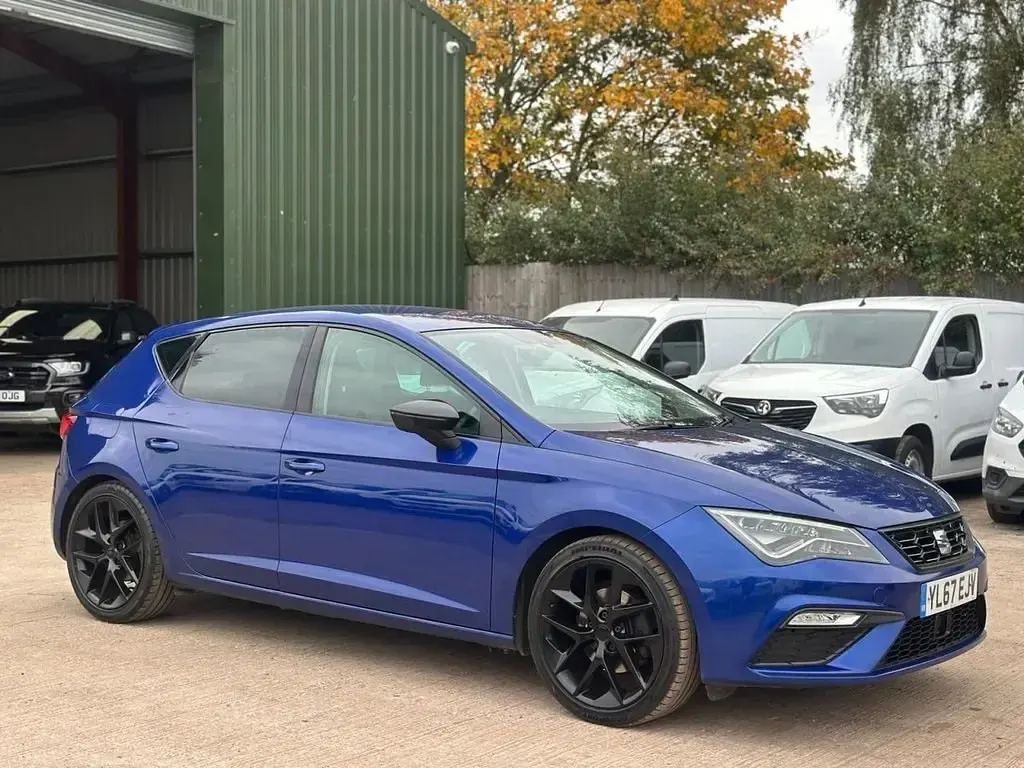 Begagnad Seat Leon FR 125 HK (91 kW) 2018 Blå Halvkombi