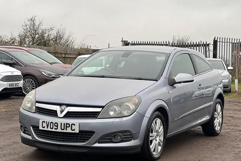 Used Vauxhall Astra Design Edition 115 HP (84 kW) 2009 Silver Hatchback