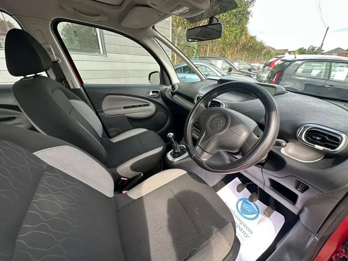 Used Citroën C3 Picasso SELECTION 2013 Red MPV