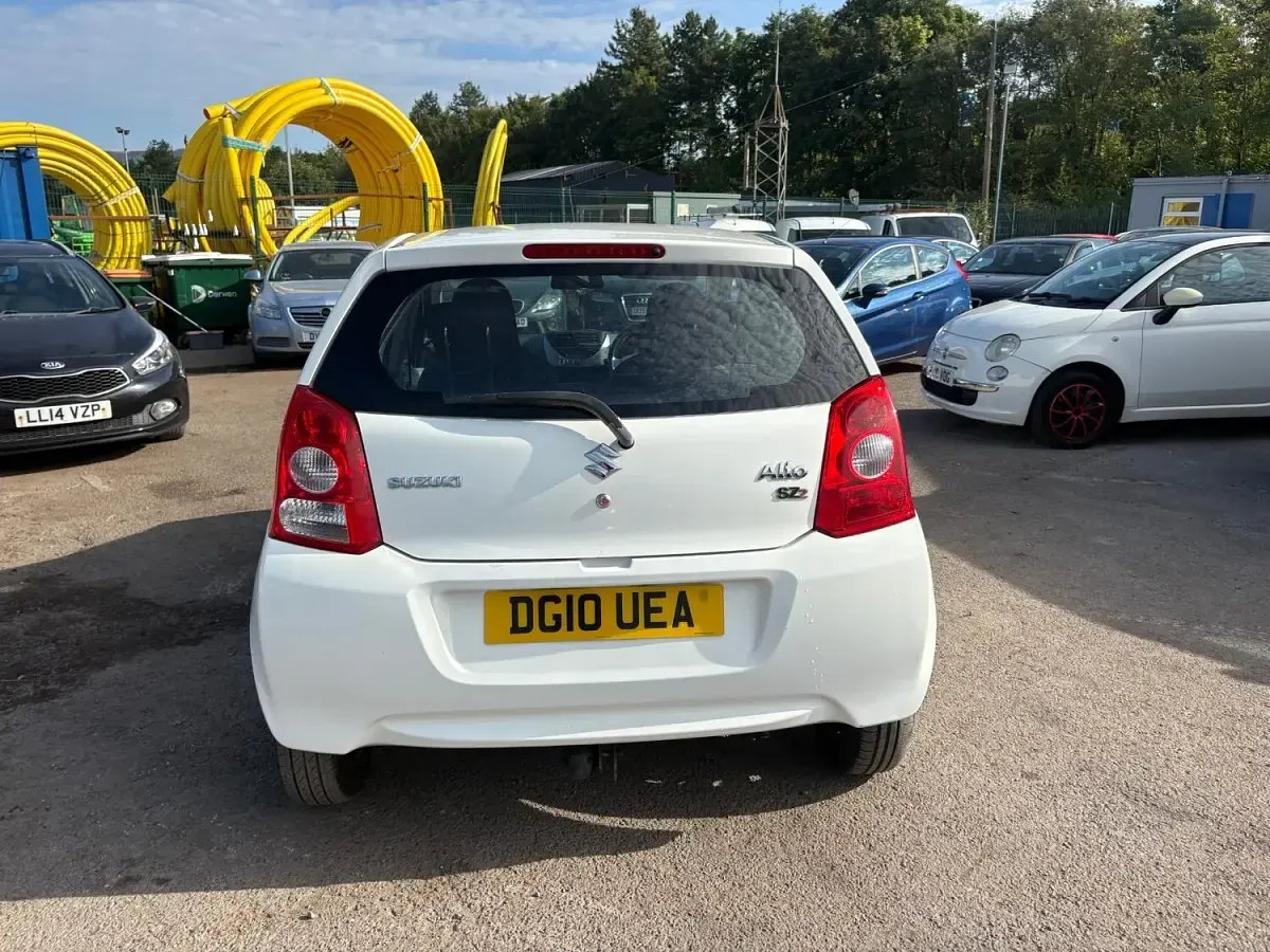 Used Suzuki Alto 68 HP (50 kW) 2010 White Hatchback