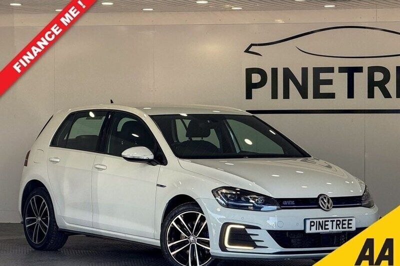 White Used 2017 VW Golf VII GTE Hatchback | £13,999 (Fair price) - Image 1/1