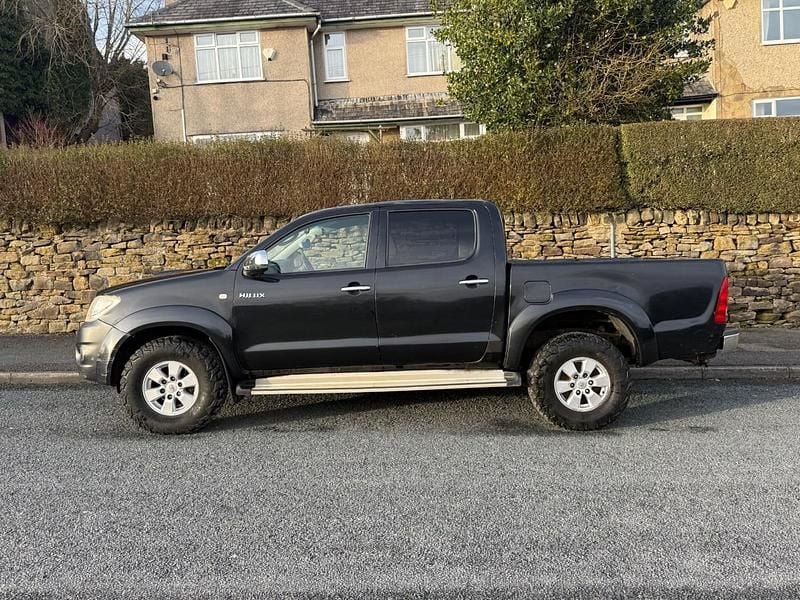 Used Toyota HiLux 2010 Black Pickup