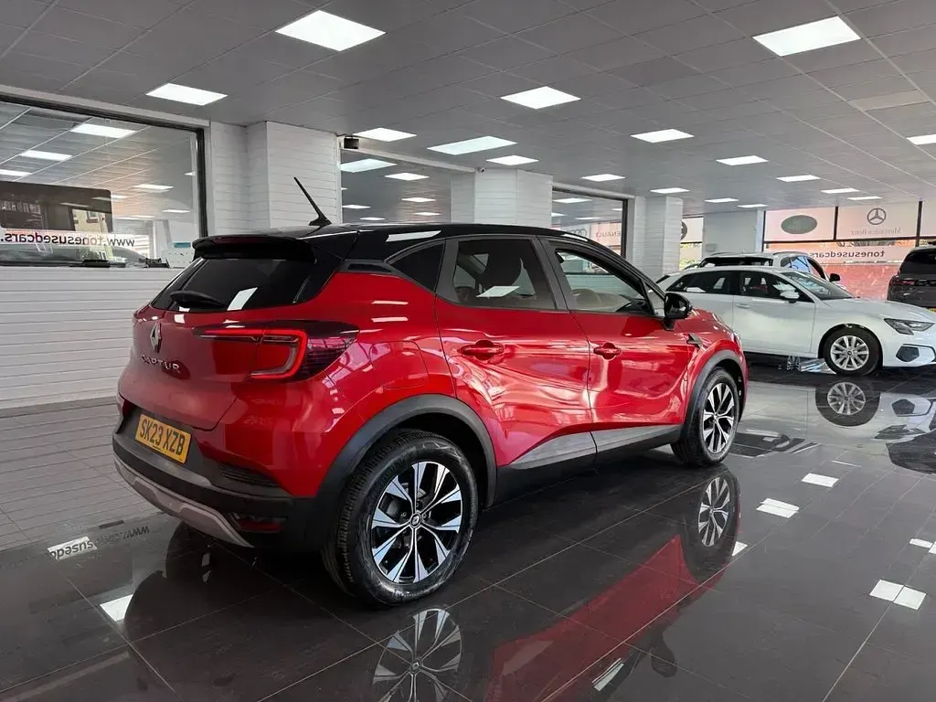 Used Renault Captur Evolution 140 HP (102 kW) 2023 Red SUV