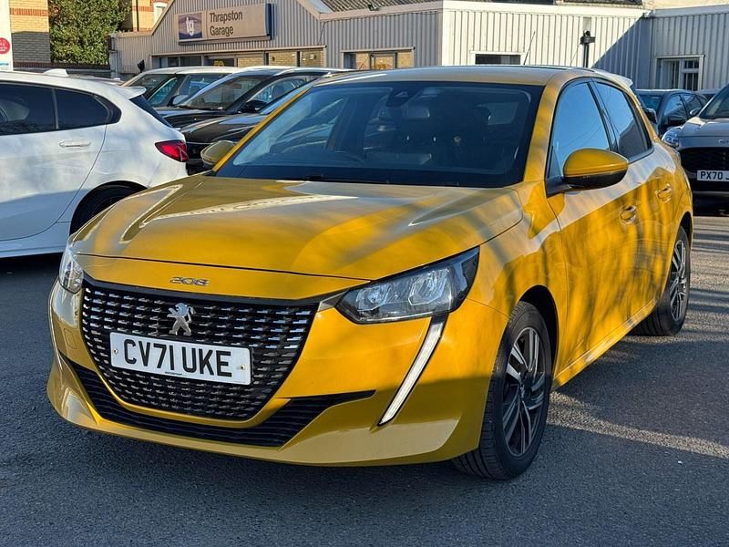 Used Peugeot 208 Allure 75 HP (55 kW) 2021 Yellow Hatchback