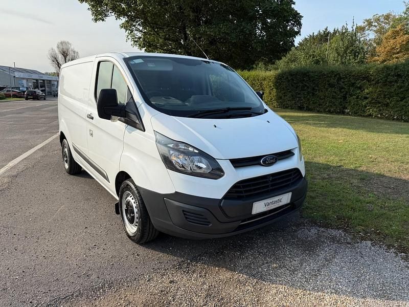 White Used 2017 Ford Transit Custom Van | £5,450 (Good price) - Image 1/4