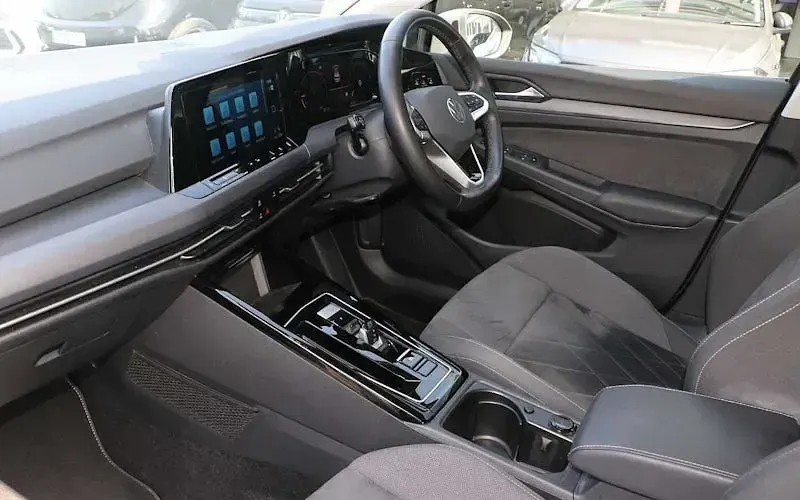 Usado VW Golf VIII Style 150 CV (110 kW) 2023 Gris Utilitario