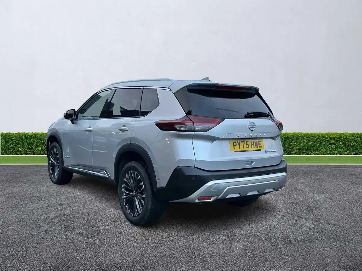 Used Nissan X-Trail Tekna 213 HP (156 kW) 2025 Brilliant silvr SUV