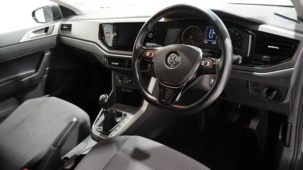 Usado VW Polo Match 95 HP (69 kW) 2020 Cinzento Citadino