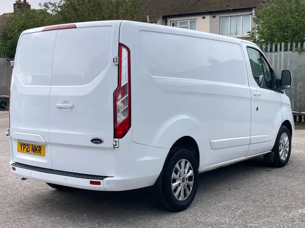 Used Ford Transit Custom Limited 130 HP (95 kW) 2021 White Van