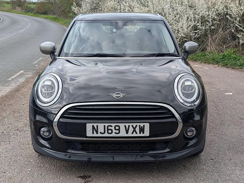 Begagnad Mini Cooper Classic 2019 Svart Halvkombi