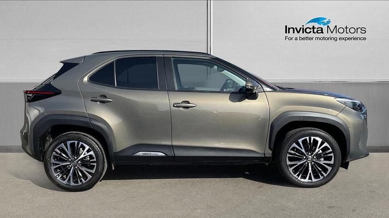 Used Toyota Yaris Hybrid 116 HP (85 kW) 2024 Bronze Hatchback