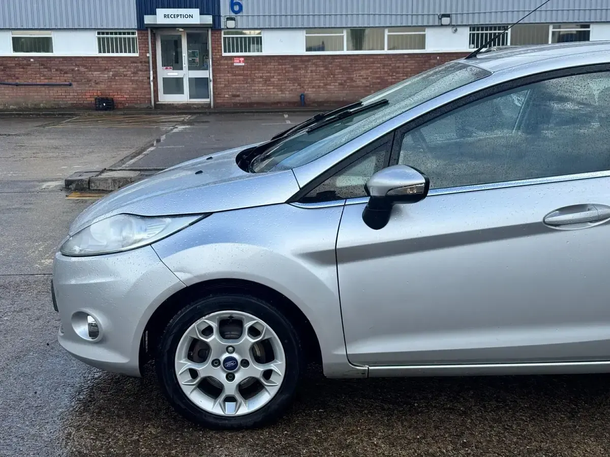 Used Ford Fiesta Zetec 82 HP (60 kW) 2012 Silver Hatchback