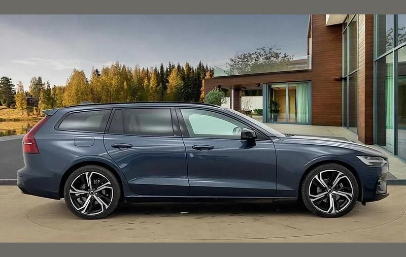 Used Volvo V60 Plus 194 HP (142 kW) 2025 Blue Estate
