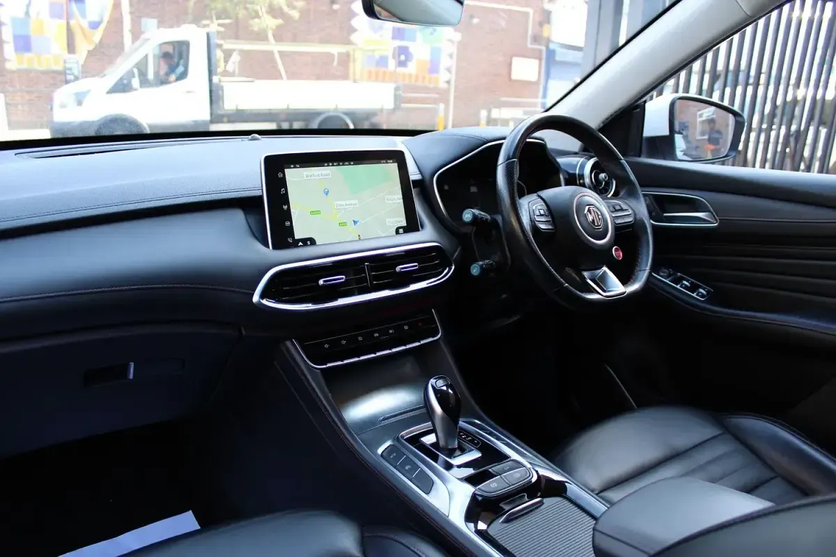 Used MG HS Trophy 162 HP (119 kW) 2023 White SUV