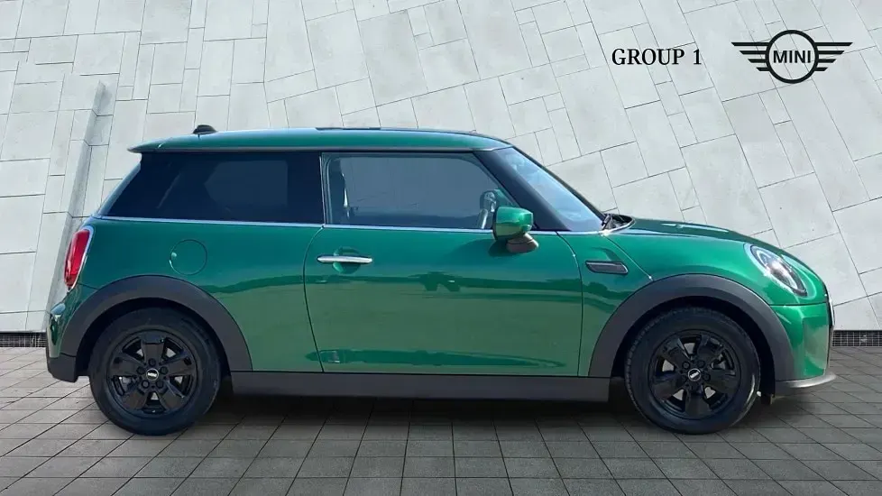 Used Mini ONE Classic 101 HP (74 kW) 2022 Green Hatchback