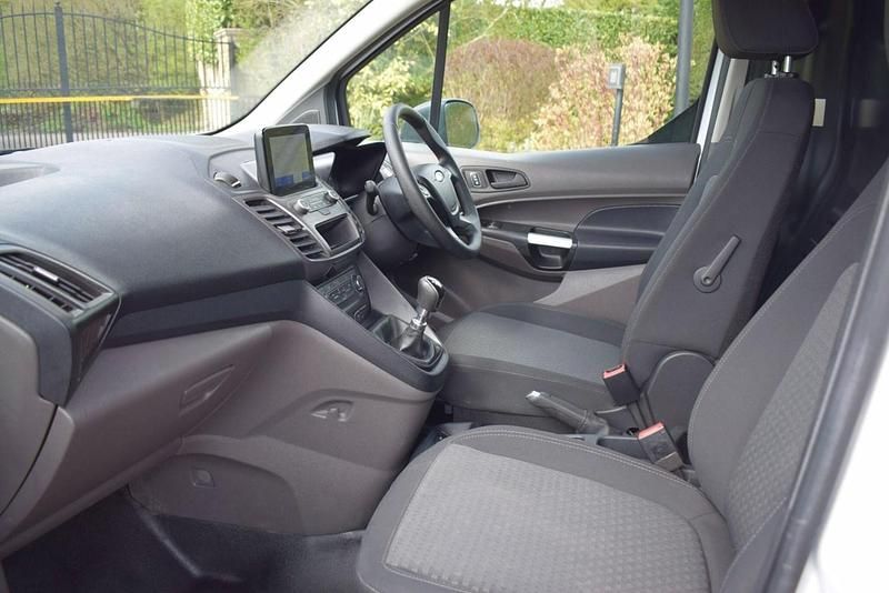 Used Ford Transit Connect Trend 100 HP (73 kW) 2022 White MPV