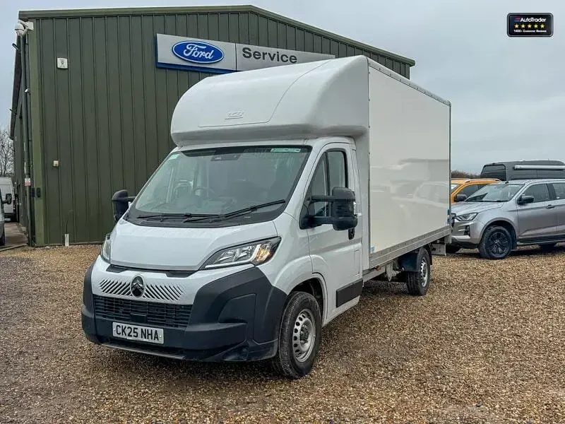 Usado Citroën Relay 140 HP (102 kW) 2025 Branco Van