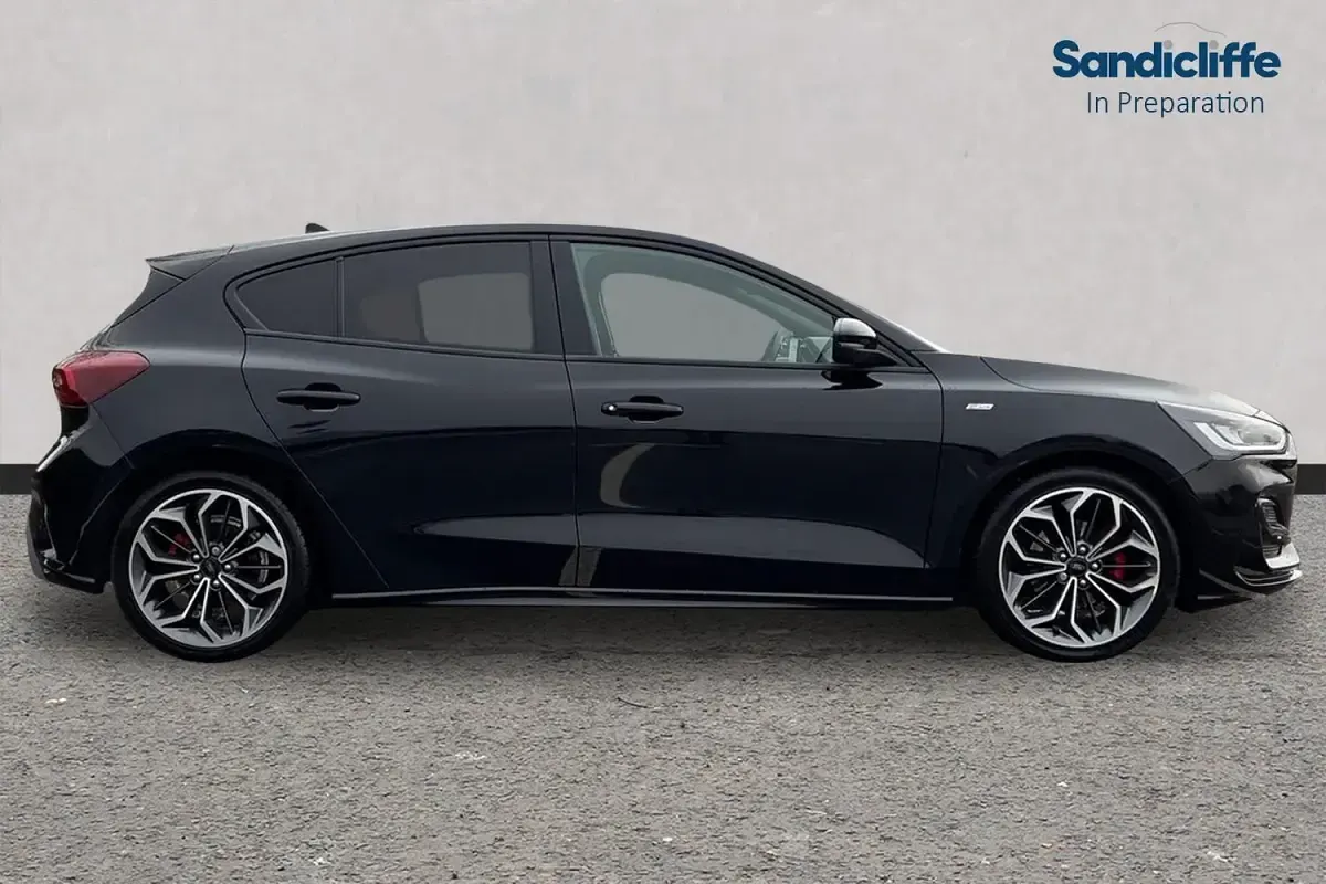 Ny Ford Focus ST-Line X 125 HK (91 kW) 2026 Svart Halvkombi