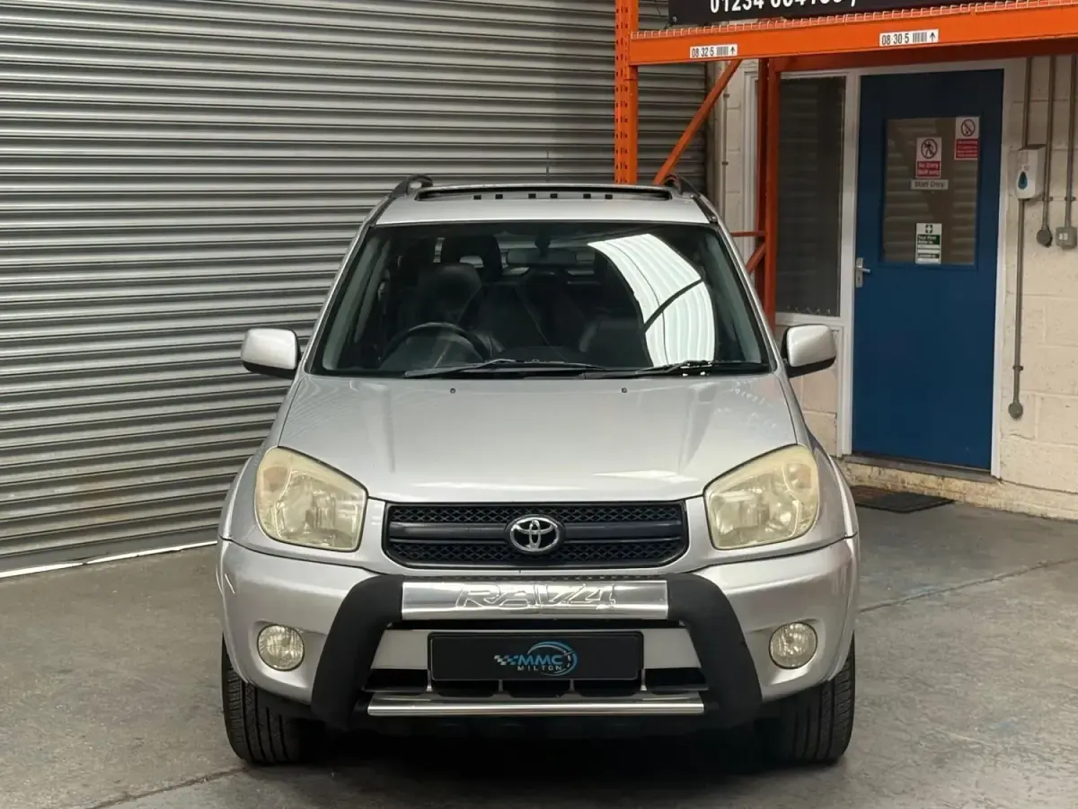 Begagnad Toyota RAV4 147 HK (108 kW) 2004 Silver SUV