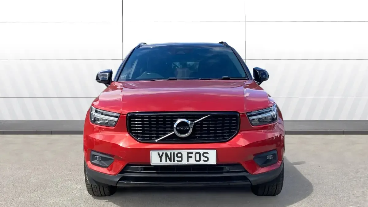 Used Volvo XC40 R-Design Pro 150 HP (110 kW) 2019 Red SUV