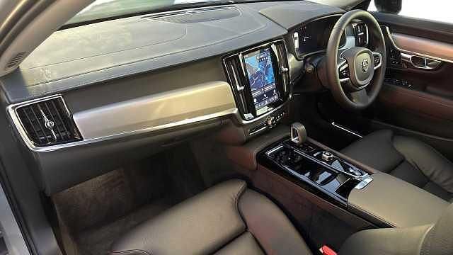 New Volvo V90 Plus 345 HP (253 kW) 2026 Estate