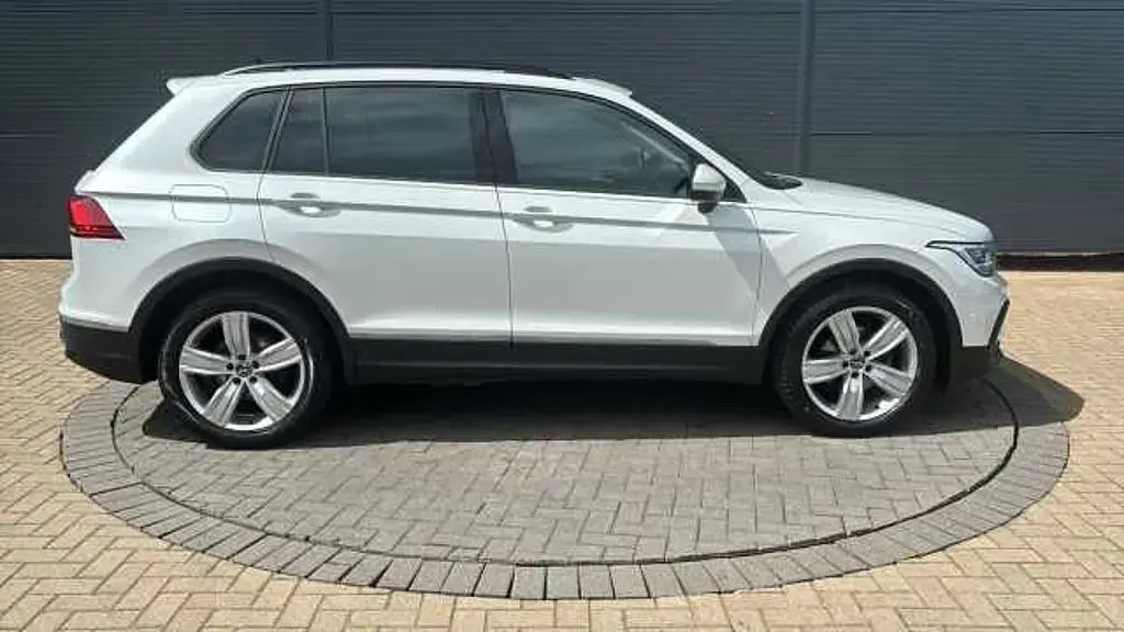 Used VW Tiguan Life 150 HP (110 kW) 2023 White SUV