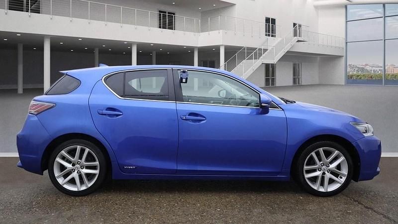Used Lexus CT200h Luxury Line 2016 Blue Hatchback