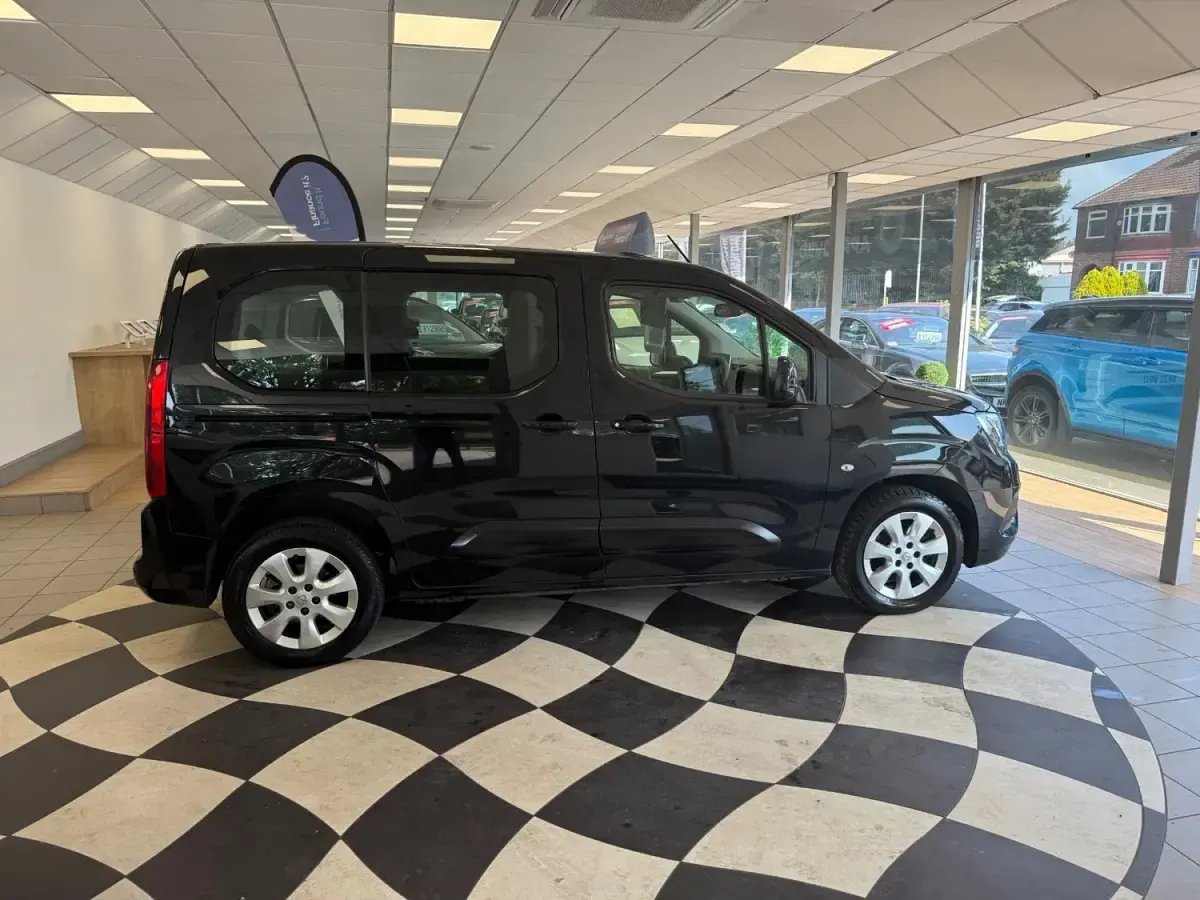 Second-hand Vauxhall Combo S 100 CP (73 kW) 2019 Negru Monovolum