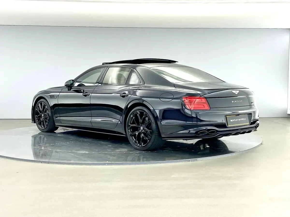 Used Bentley Flying Spur 544 HP (400 kW) 2023 Black Sedan