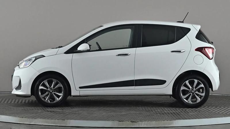 Used Hyundai i10 Premium SE 87 HP (63 kW) 2019 White Hatchback
