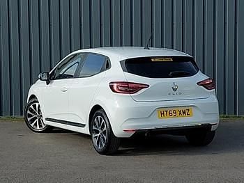 Used Renault Clio V Iconic 85 HP (62 kW) 2020 White Hatchback