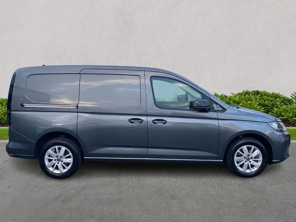 Usado VW Caddy Maxi Pro 122 HP (89 kW) 2025 Cinzento Monovolume