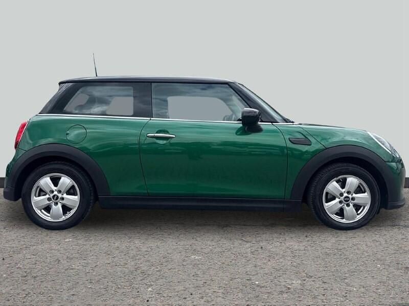 Usado Mini Cooper Classic 134 HP (98 kW) 2023 Verde Citadino