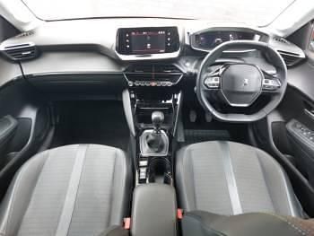 Used Peugeot 208 Allure 100 HP (73 kW) 2020 Red Hatchback