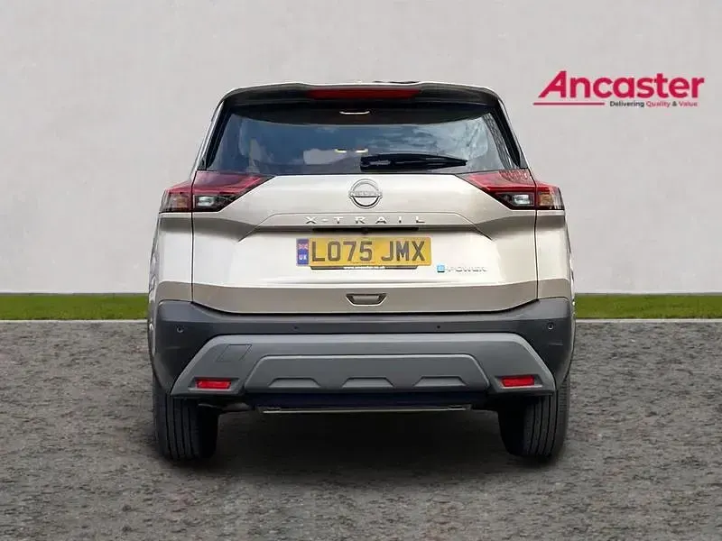 New Nissan X-Trail Acenta Premium 213 HP (156 kW) 2025 Silver SUV