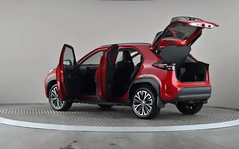 Used Toyota Yaris Cross 116 HP (85 kW) 2023 Red SUV